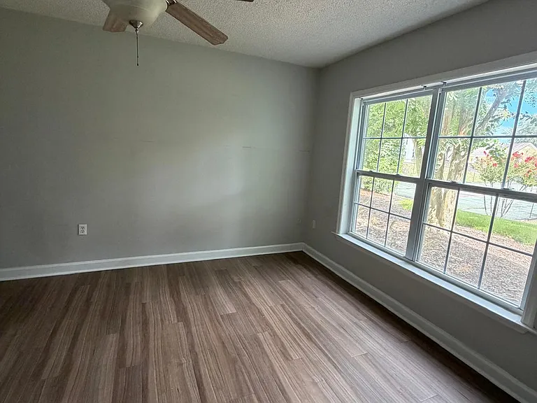 2025 Dixie Belle Dr #J — Photo 11