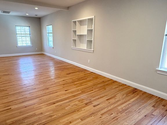 4th image of 38 Roseland Ave APT 2