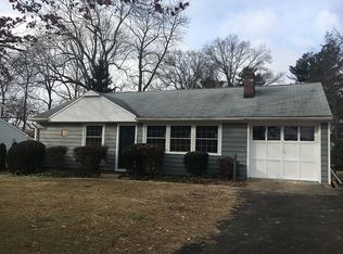21 Kenilworth Dr W, Stamford, CT 06902