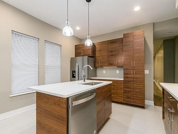 3rd image of 342 S Champion Ave