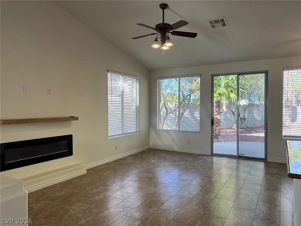4 bed, 2.0 bath, 2029 sqft, $2,600 — Photo 2