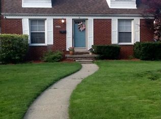 21213 Littlestone Rd, Harper Woods, MI 48225