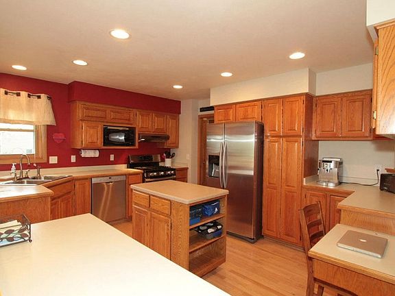 4th image of W173N4874 Crabapple Ct