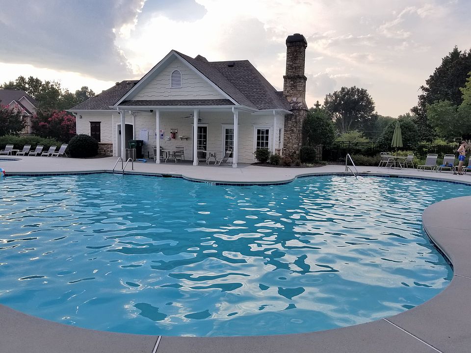 1st image of 131 Ennisbrook Dr SE