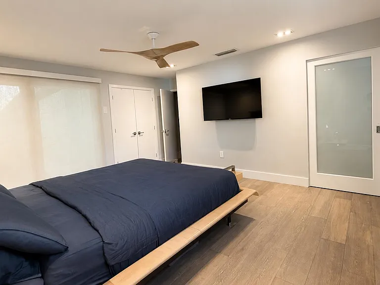 2571 Tigertail Ave — Photo 9