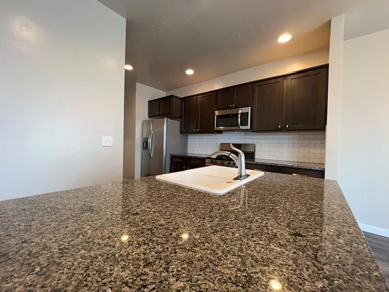 128 N Sevenoaks Ave — Photo 8