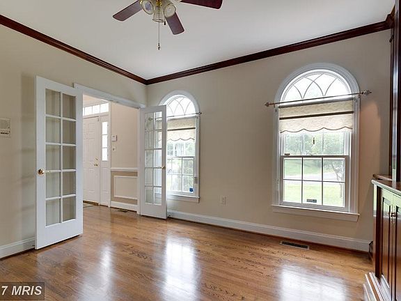 5th image of 5956 Fairview Woods Dr