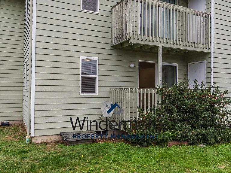 1576: 76 N Oak Harbor St — Photo 11