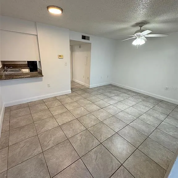 1185-1185 Bentley Rd #3 — Photo 4