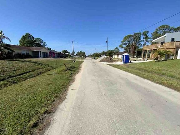 Exterior Neighborhood (street photo)