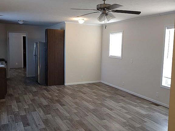 3rd image of 64 Golfview Ct