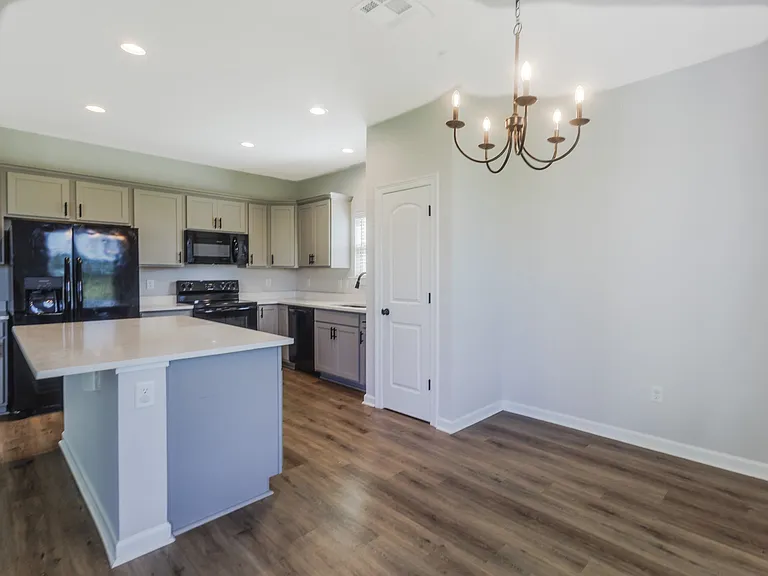 1835 Bowen Rd — Photo 9