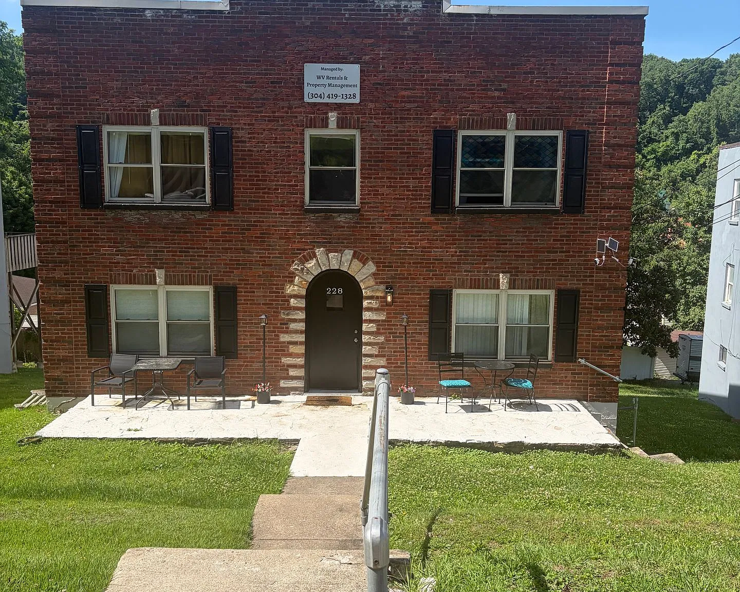 228 Sutherland Drive — Photo 1