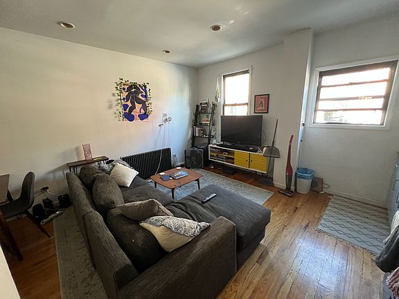 2nd image of 538 Graham Ave APT 1R