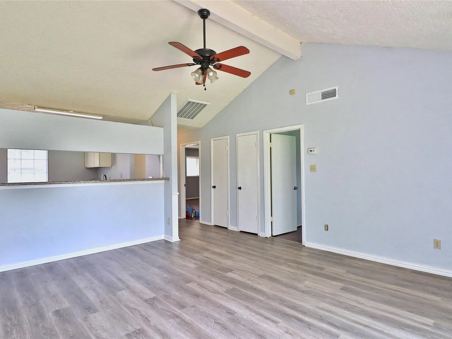 3 bed, 2.0 bath, 1572 sqft, $2,000 — Photo 4