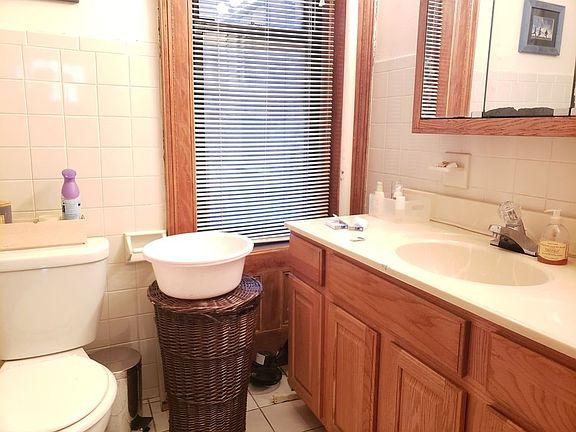 2nd image of 215 W 106th St #4NE