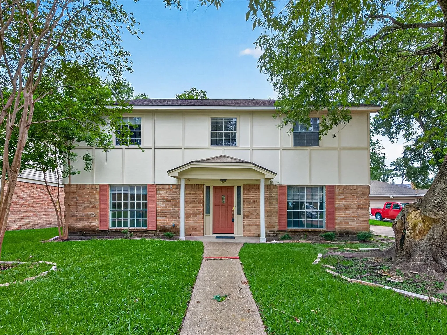 4 bed, 2.5 bath, 2558 sqft, $2,399 — Photo 1