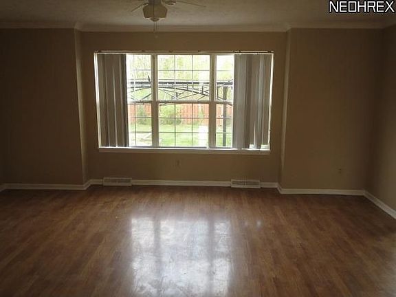 4th image of 4020 N Huntington St