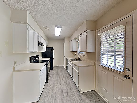 5th image of 404 Greenway Dr