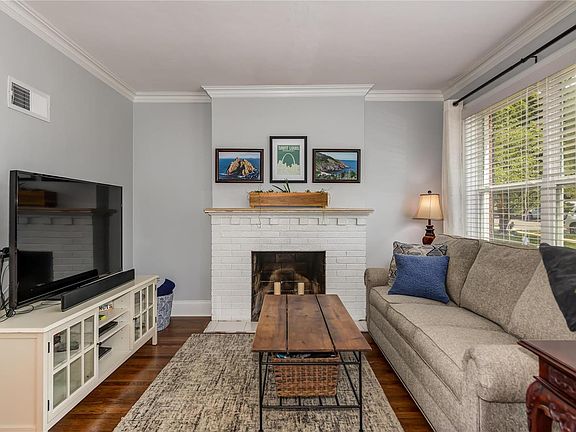 3rd image of 2857 Manderly Dr