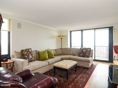 3660 N Lake Shore Dr APT 4102, Chicago, IL, 60613
