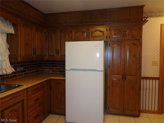 4th image of 330 S Grant St