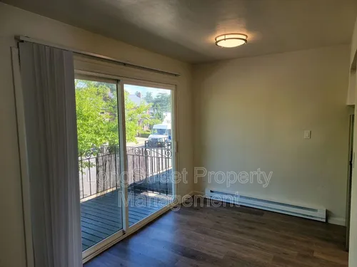 208 SE 5th Ave Photo 1
