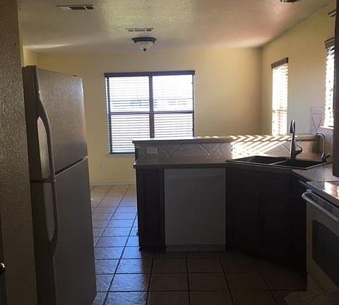 3rd image of 2306 Merle Dr