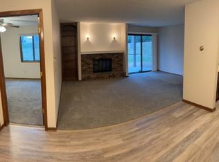 2815 70th St #D, Urbandale, IA 50322