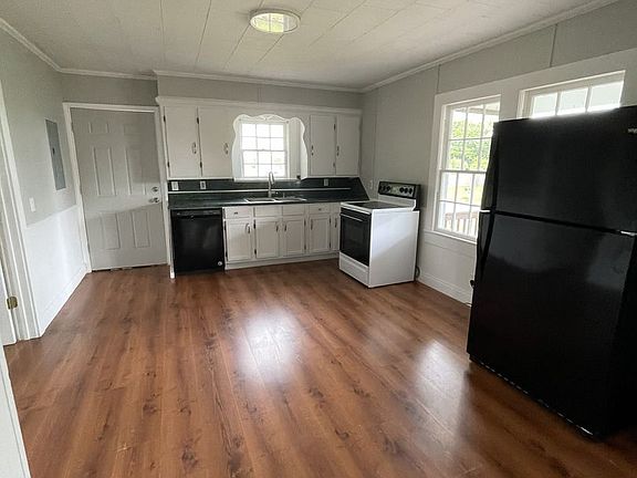 2nd image of 3119 Kim Dr