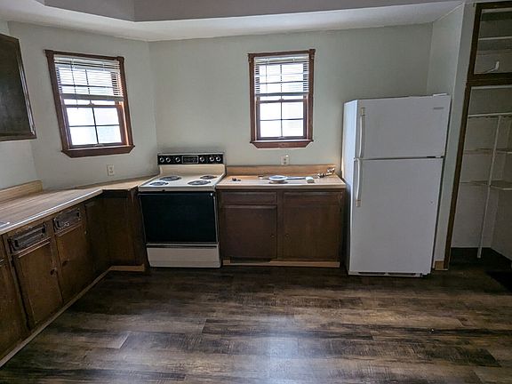 4th image of 292 Locust St