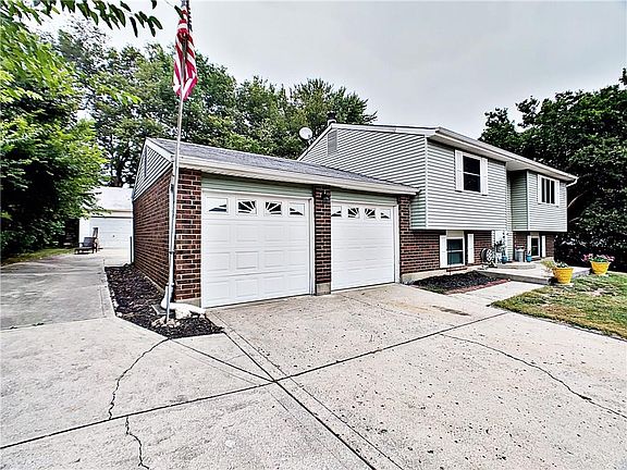 3rd image of 3424 Pinetop Dr