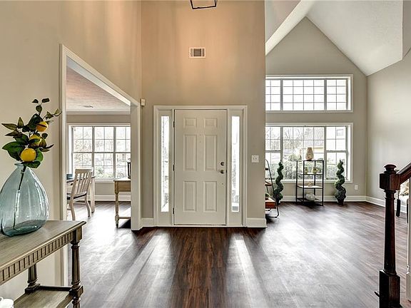 4th image of 1057 Wildwood Ln