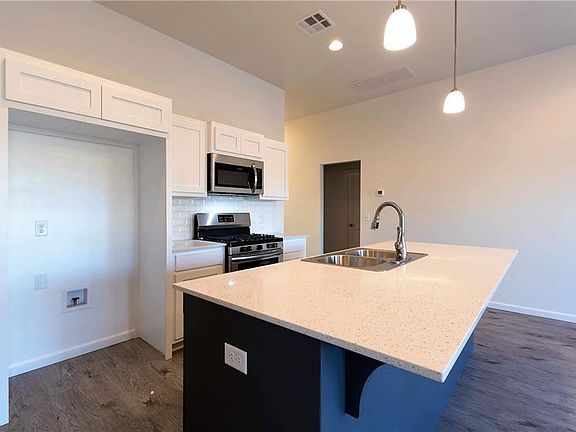 5th image of 1021 Eagle Dr