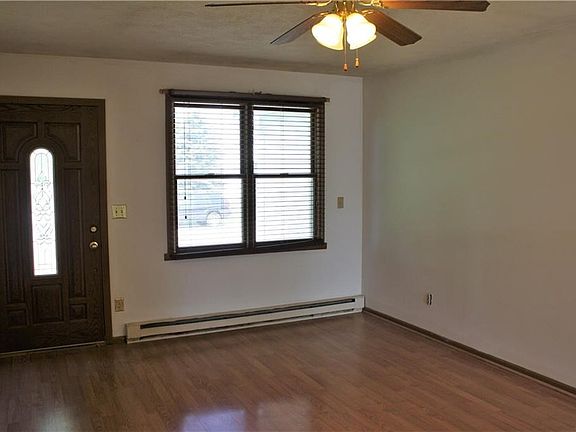 4th image of 214 Hayloft Dr