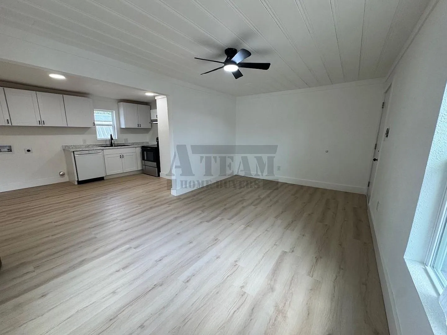 Beautifully Remodeled 2 Bedroom, 1 Bathroom Home for Rent Located in Mabank! — Photo 3