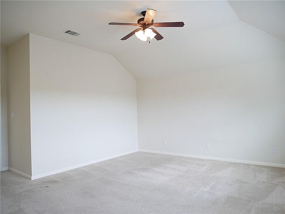 3rd image of 219 Hyltin St