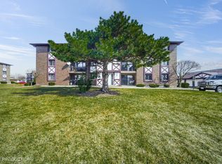 10531 S Roberts Rd APT 1A, Palos Hills, IL 60465