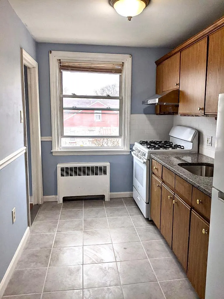 2 bed, 750 sqft, $1,330 — Photo 4