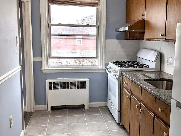 601 Glenview St #2 — Photo 6