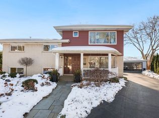 321 Vine St, Wilmette, IL 60091