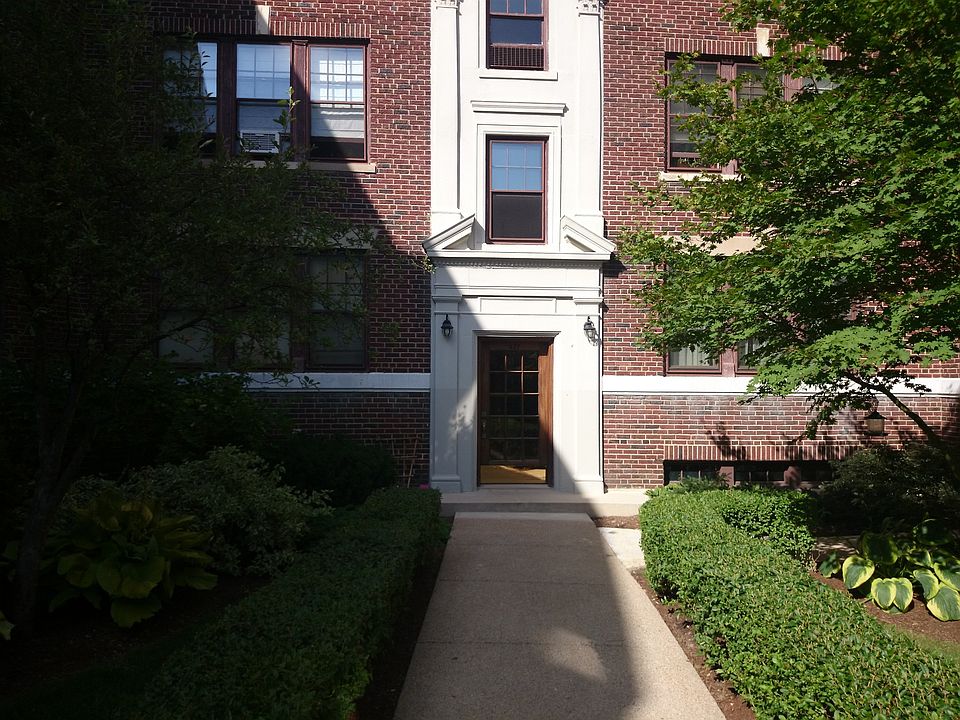 2nd image of 427 Washington St APT 1