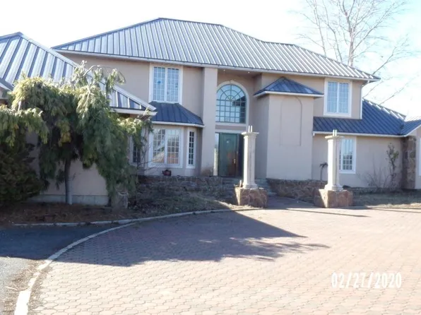 3202 Southcreek Dr, Yakima, WA 98903