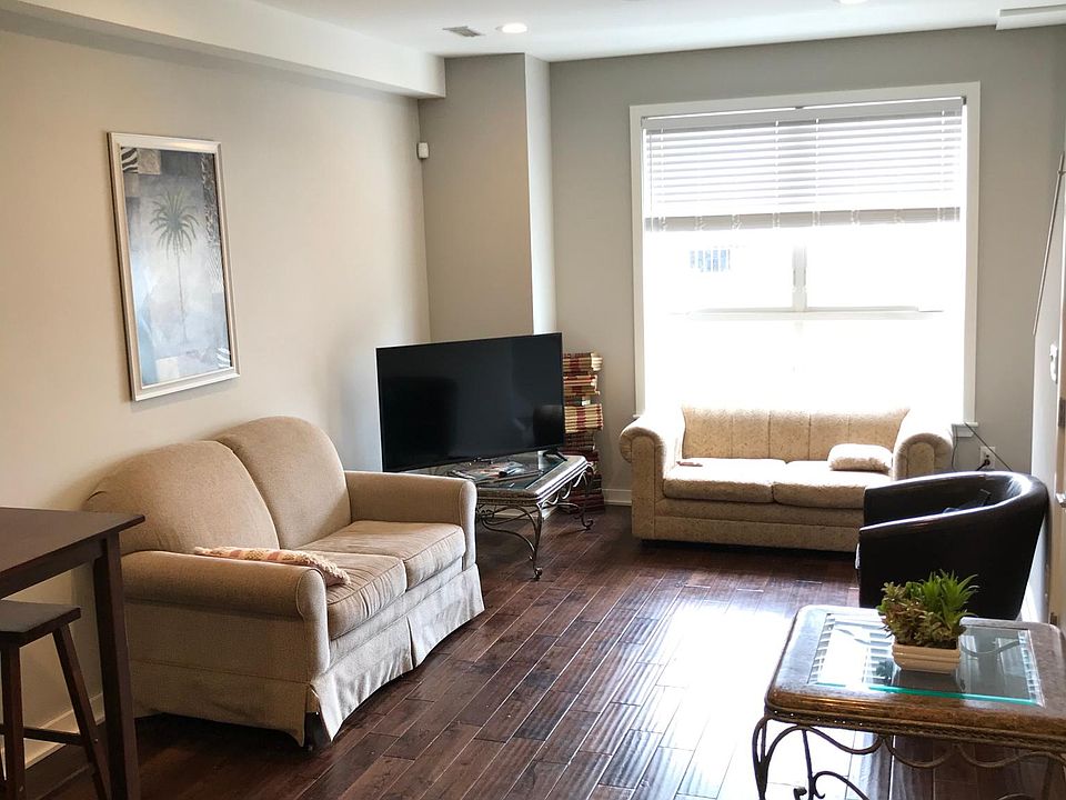 1st image of 1622 W Diamond St #B