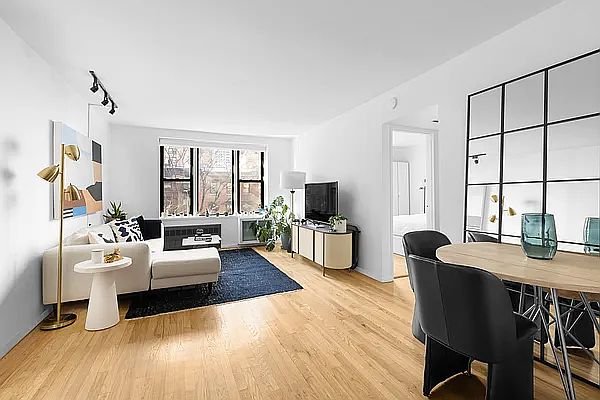 1st image of 200 E 28th St APT 3B