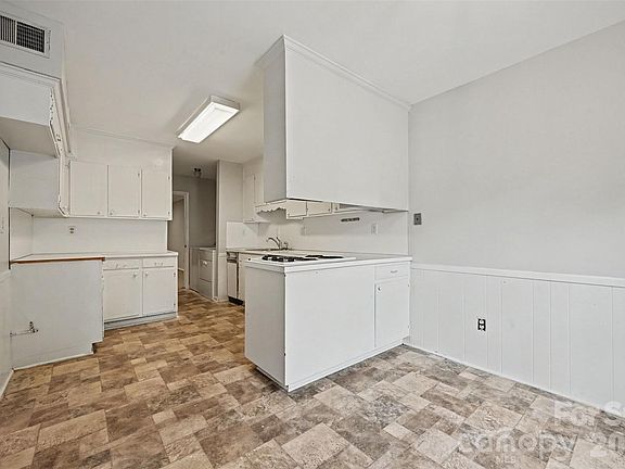 4th image of 6727 Constitution Ln
