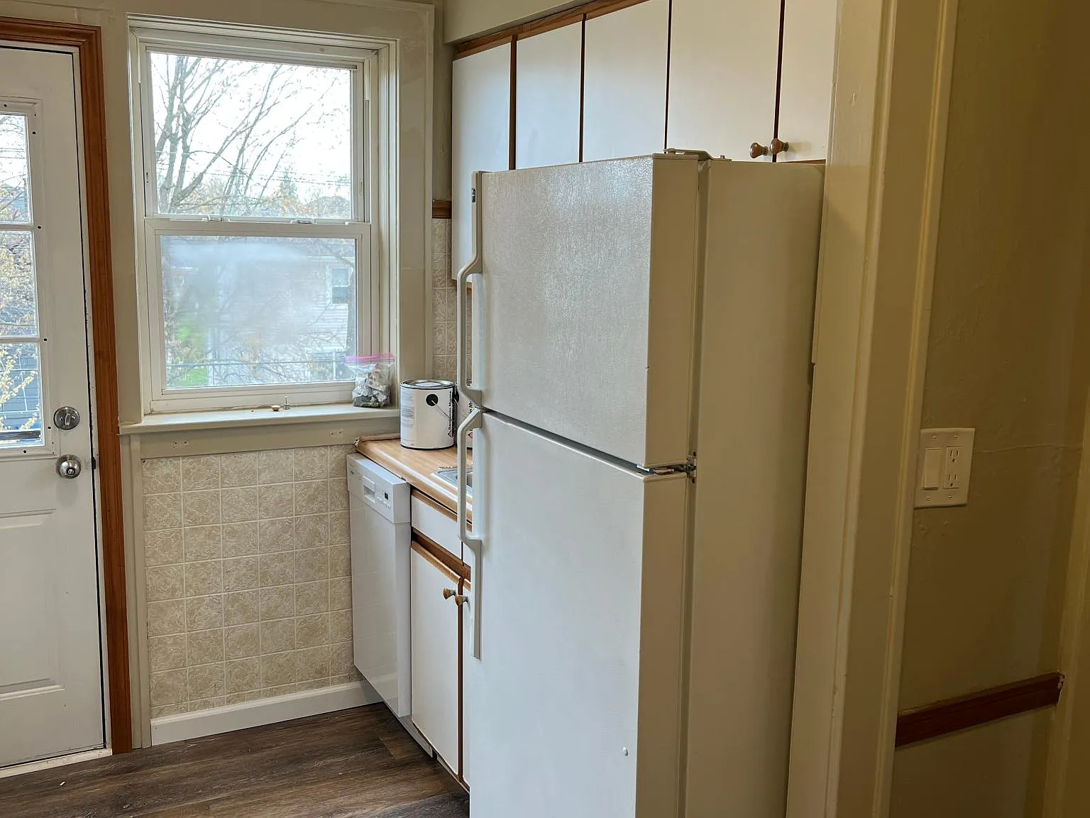 1054 Kenmore Ave — Photo 2