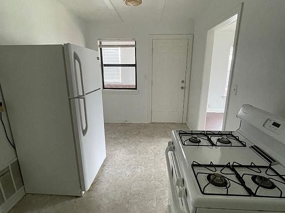 4th image of 1014 Arkansas St