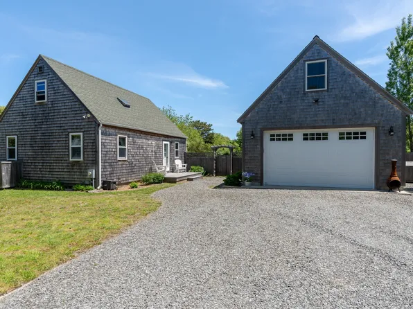 27 Hitchings Cir, Oak Bluffs, MA 02557