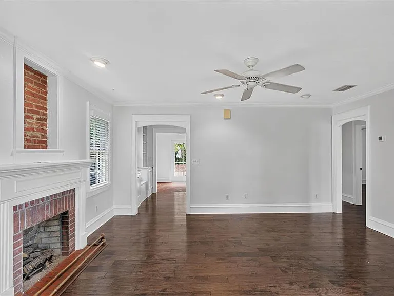 433 SE 7th St — Photo 6